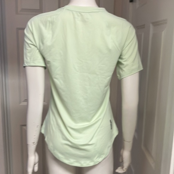 Under Armour Running/Athletic/Athleisure Top, M, NWT! - Picture 5 of 9